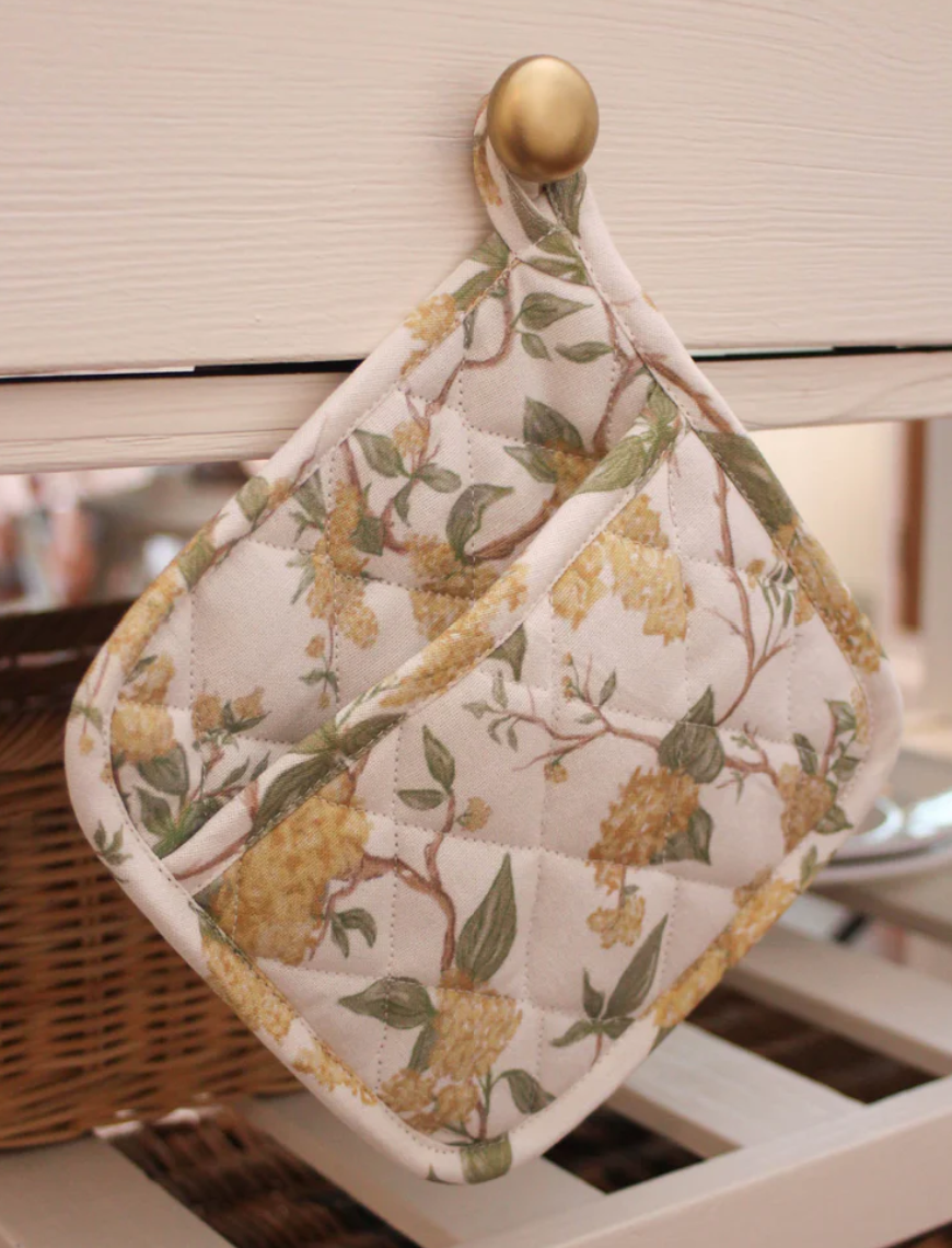Willamere Linens - Aprons and Potholders (25.00 - 50.00)
