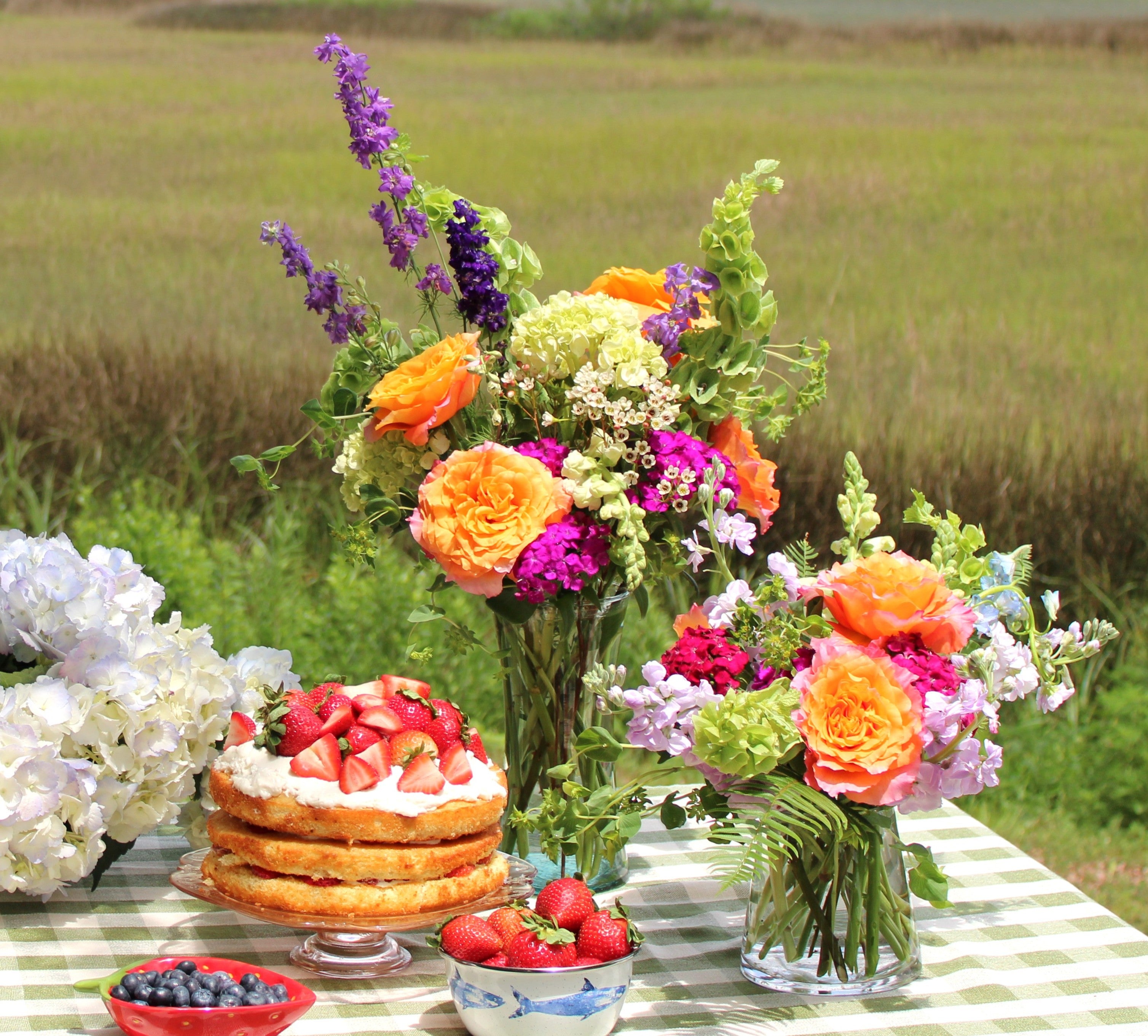 Golden Hour - A Summery Fresh Flower Arrangement